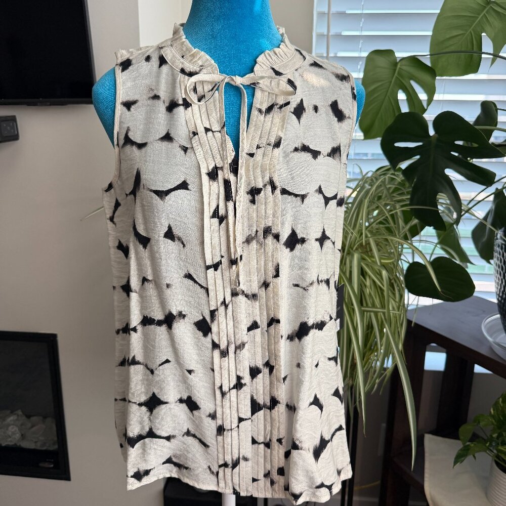 Simply Vera Vera Wang Sleeveless Blouse – Size Small
